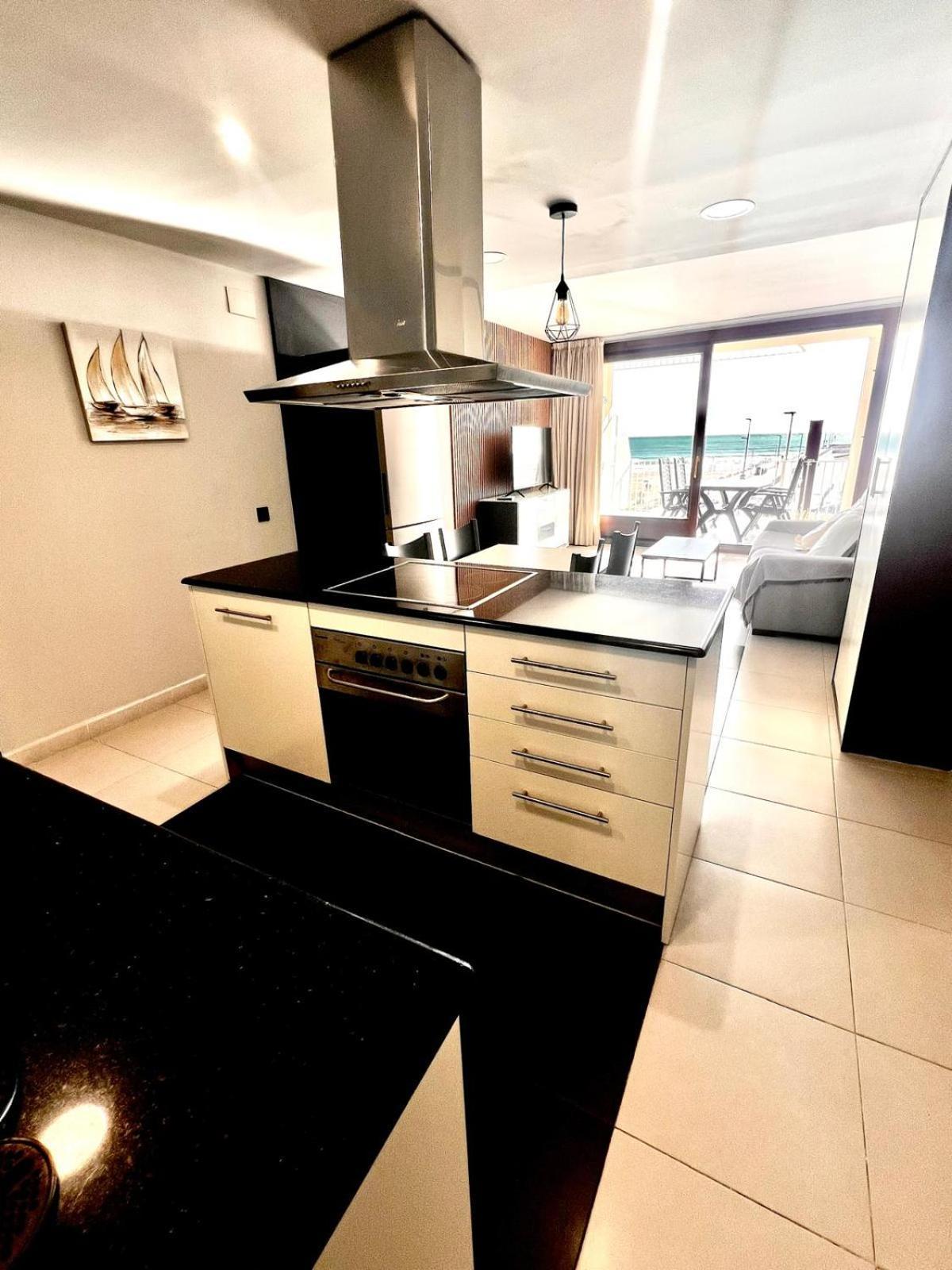 Apartaments Voramar Камбрильс Экстерьер фото